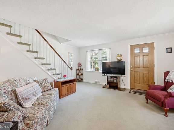3rd image of 4936 Woodland Ave