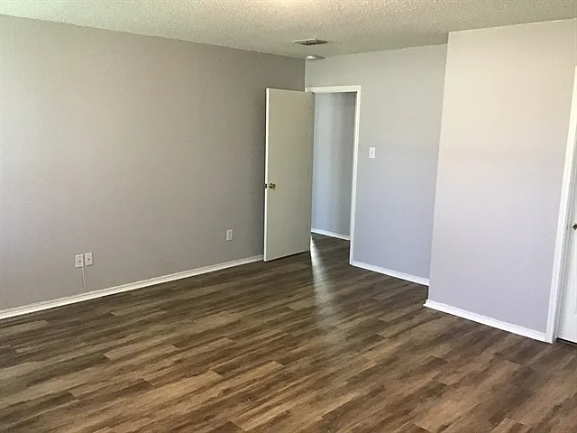 1313 Cherokee Rose Ln — Photo 11