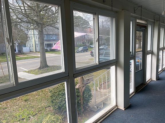 2nd image of 1016 Jamestown Cres
