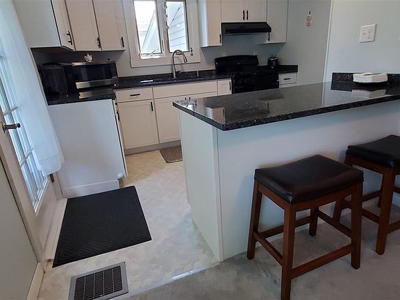 3rd image of 1028 Morris St
