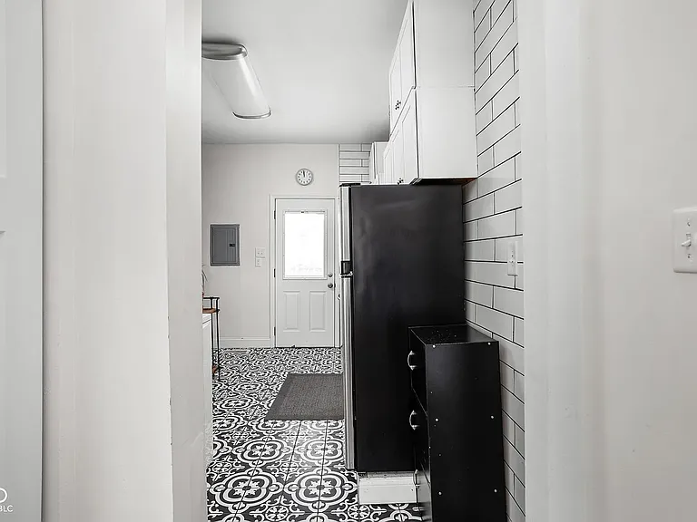 810 Grove St — Photo 16