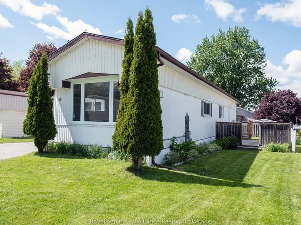 18 Finch Ln, Quinte West, ON K8N 4Z3