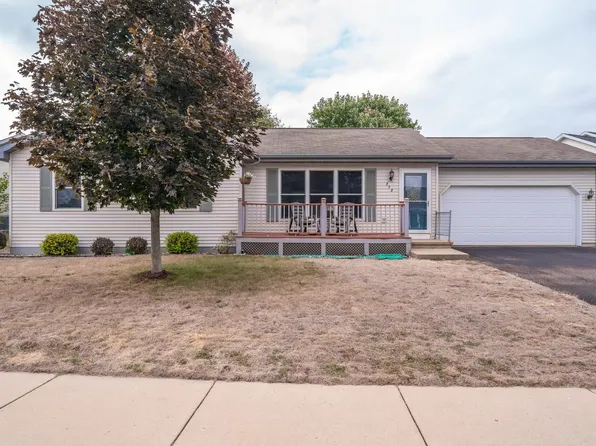 838 Sunridge Dr, Waupaca, WI 54981