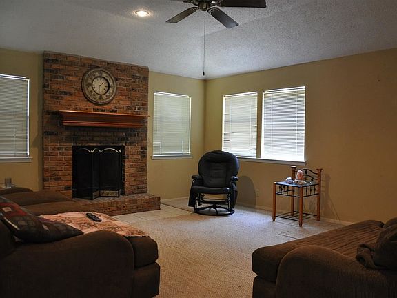 4th image of 609 Pheasant Ln