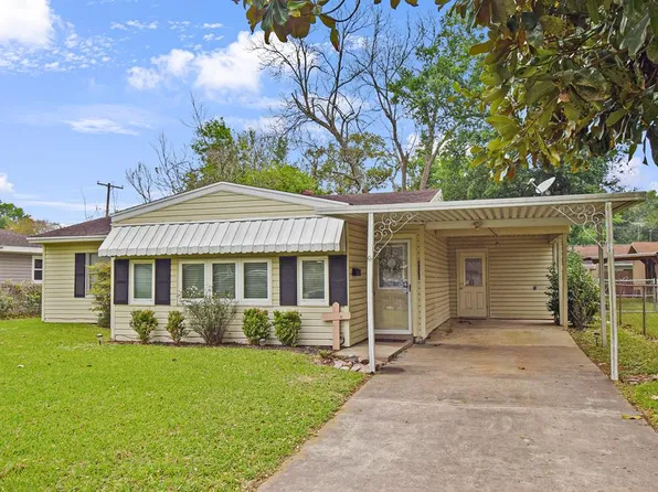 2230 5th St, Port Neches, TX 77651