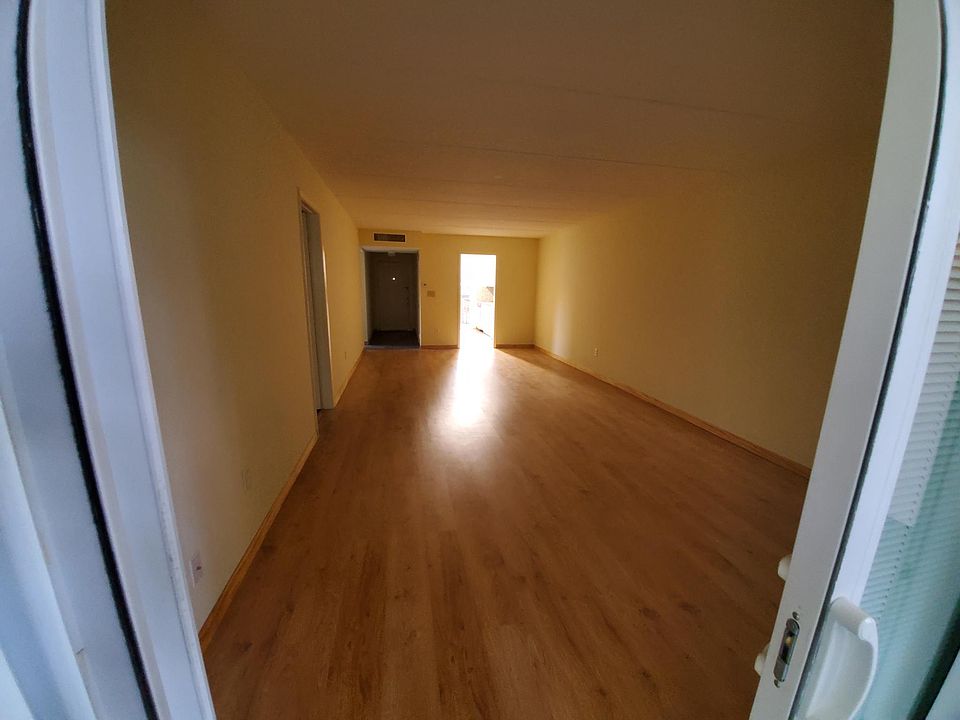 1st image of 4435 1st St NE