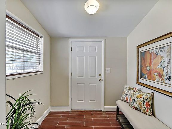 3rd image of 7519 Wycombe Dr N