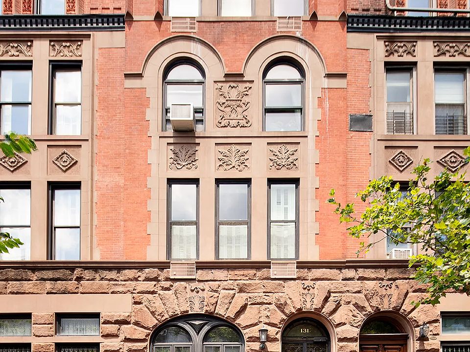 1st image of 131 W 77th St