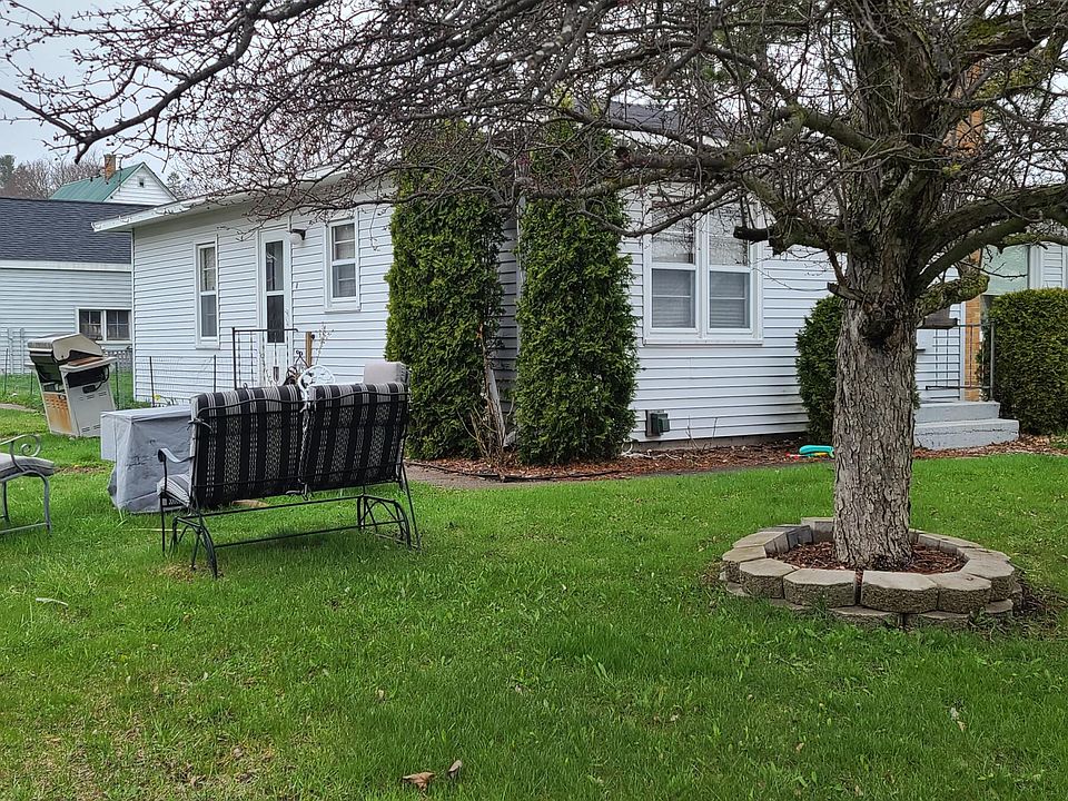 2nd image of 1016 John St