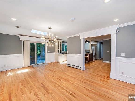 3rd image of 34 S Virginia Ct