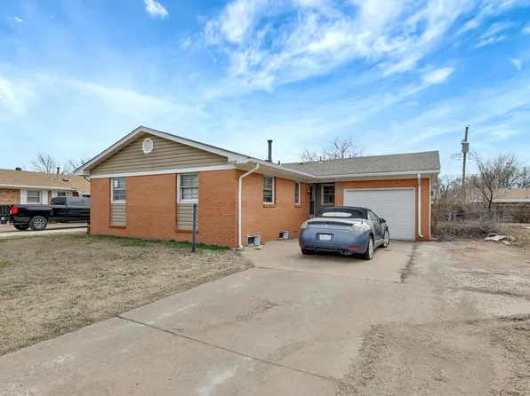 8209 E Zimmerly St, Wichita, KS 67207