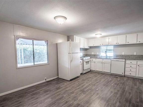 3rd image of 3652 Estes Park Dr