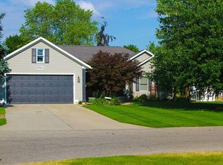 8964 Cedarview Ave, Jenison, MI 49428