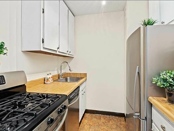 4th image of 61 W 62nd St #14CC