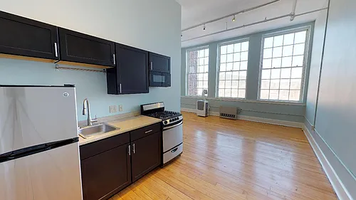 75 Bank St Photo 1