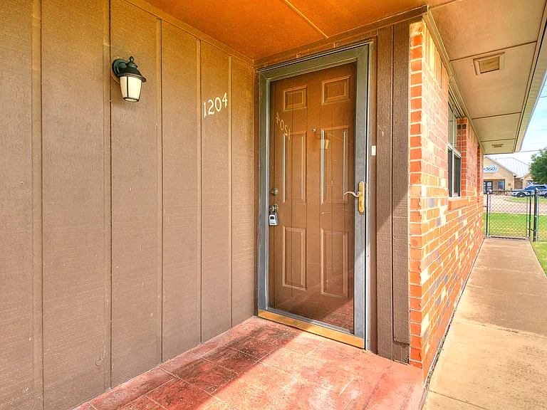 1204 N Crawford Ave #1204 — Photo 2