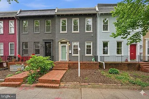 215 15th St NE photo 1