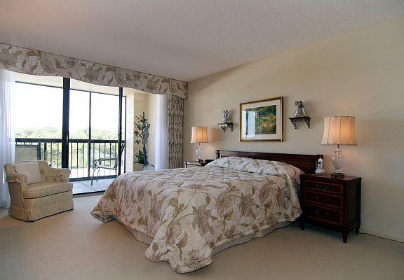 2nd image of 100 Oakmont Ln APT 306