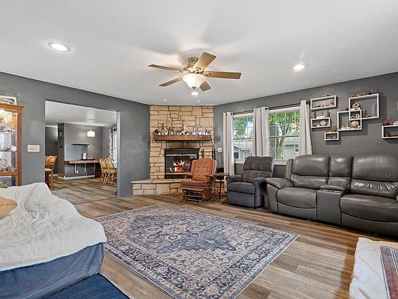 4th image of 103 Fairview COURT