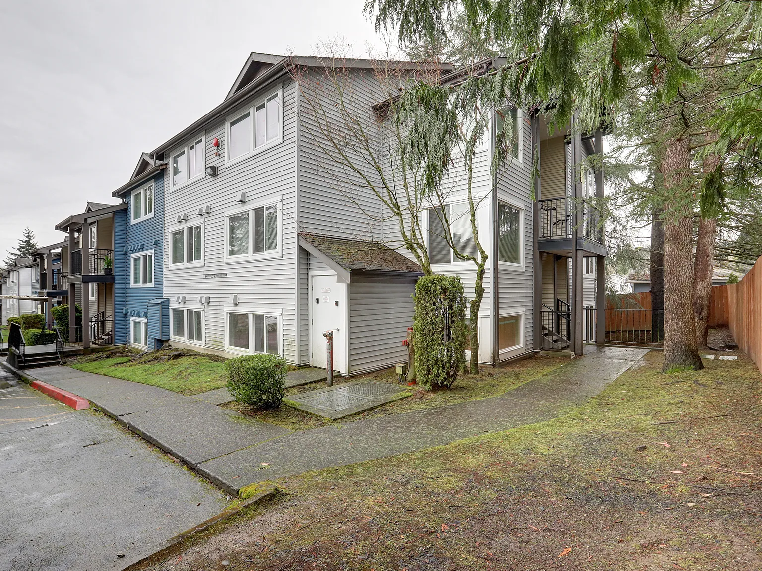 3 bed, 1100 sqft, $2,600 — Photo 2