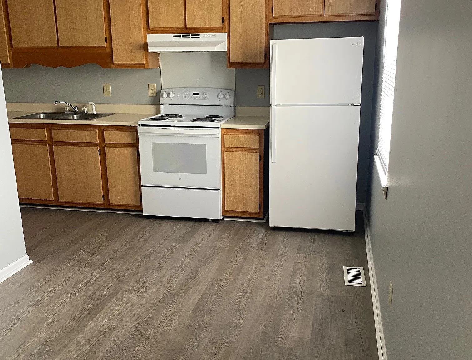 Denton Townhomes - E — Photo 3