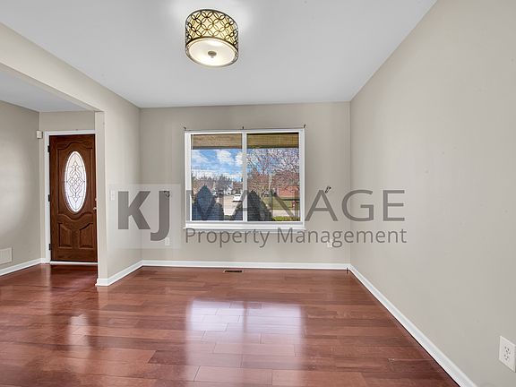 4th image of 41563 Strawberry Ct