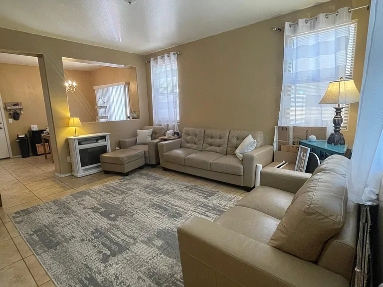 585 S Buena Vista Ct — Photo 3