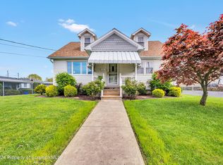 411 Front St, Dupont, PA 18641