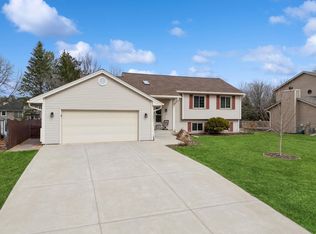 1041 Ticonderoga Trl, Eagan, MN 55123