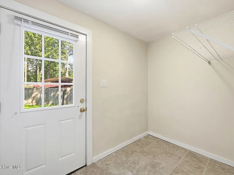 1101 Meadows St — Photo 10