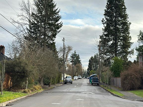 4th image of 5017 NE Emerson Ct