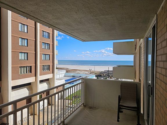3rd image of 101 S Plaza Pl APT 402