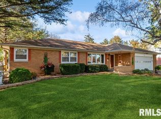 1132 Bobetta Ct, Clinton, IA 52732