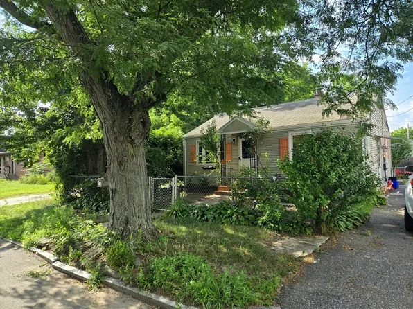 18 Notre Dame St, Springfield, MA 01104