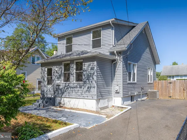 313 Woodbury Lake Dr, Deptford, NJ 08096