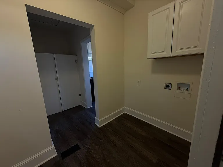 2051 Louise Pl NW — Photo 9