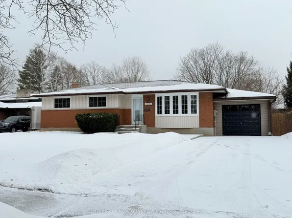 4383 Petrie Ct, Niagara Falls, ON L2E 6L8