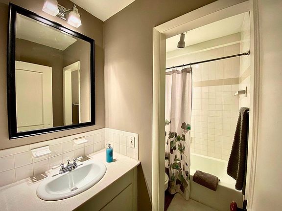 4th image of 4425 Jarboe St APT 7
