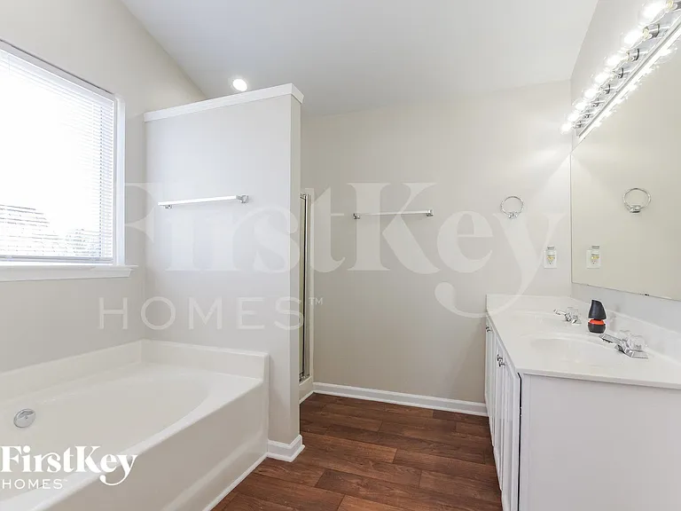 15236 Dehavilland Dr — Photo 9