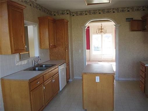 5th image of 601 Hawthorne Pl