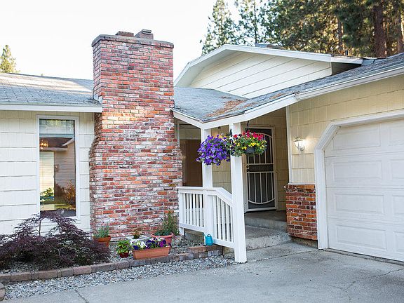 3rd image of 404 S Forest Glen Blvd