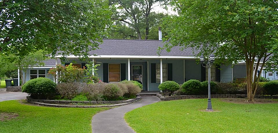 1st image of 235 Central Caldwood Dr