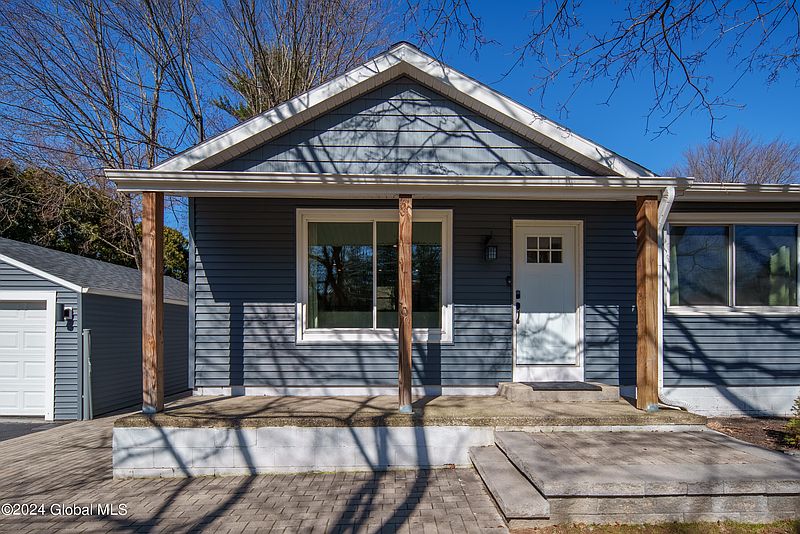 2nd image of 1555 Crescent Road