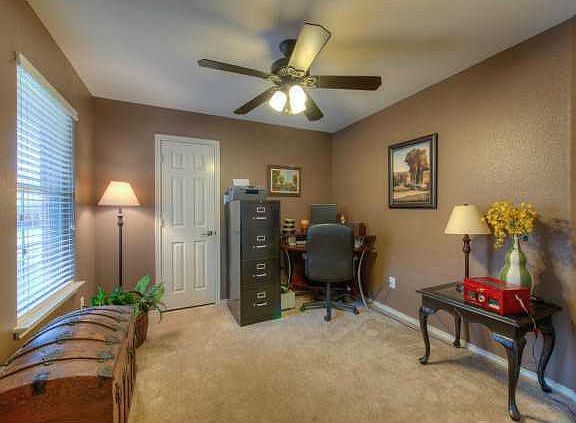 4th image of 3733 Castle Rock Dr
