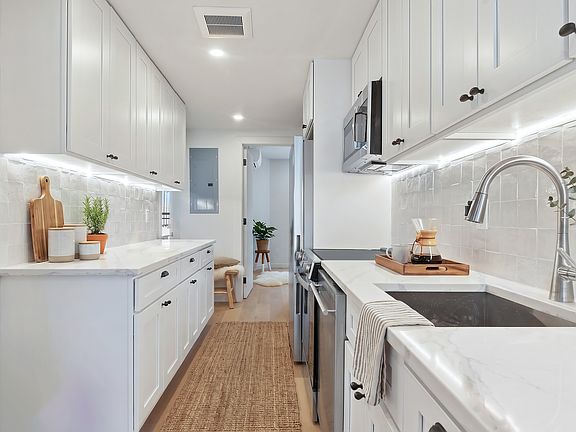 4th image of 101 Smith St #4