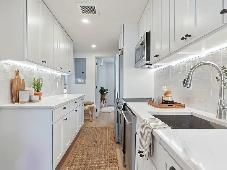 101 Smith St #4 — Photo 4