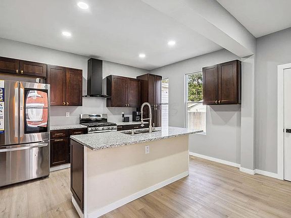 3rd image of 921 Linwood Ave