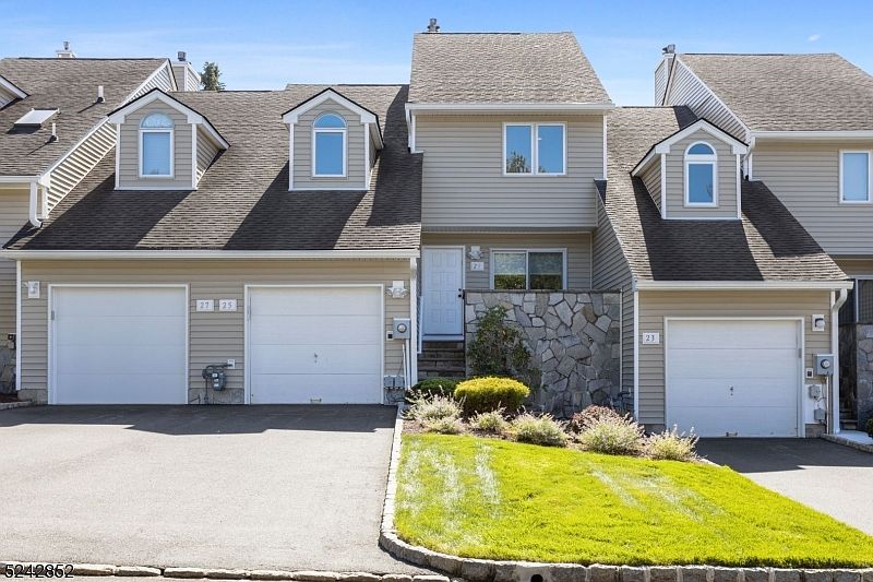 1st image of 25 Fowler Dr