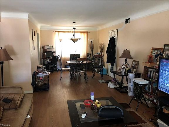 2nd image of 680 Walnut Dr