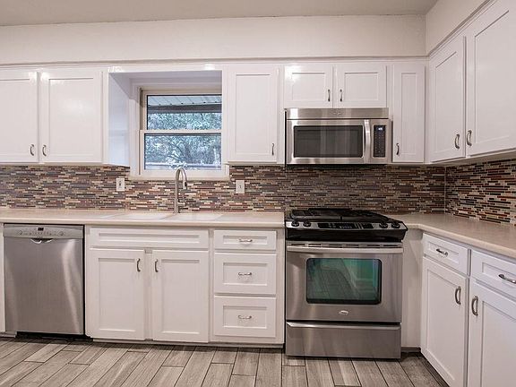 4th image of 2706 Canyon Valley Dr